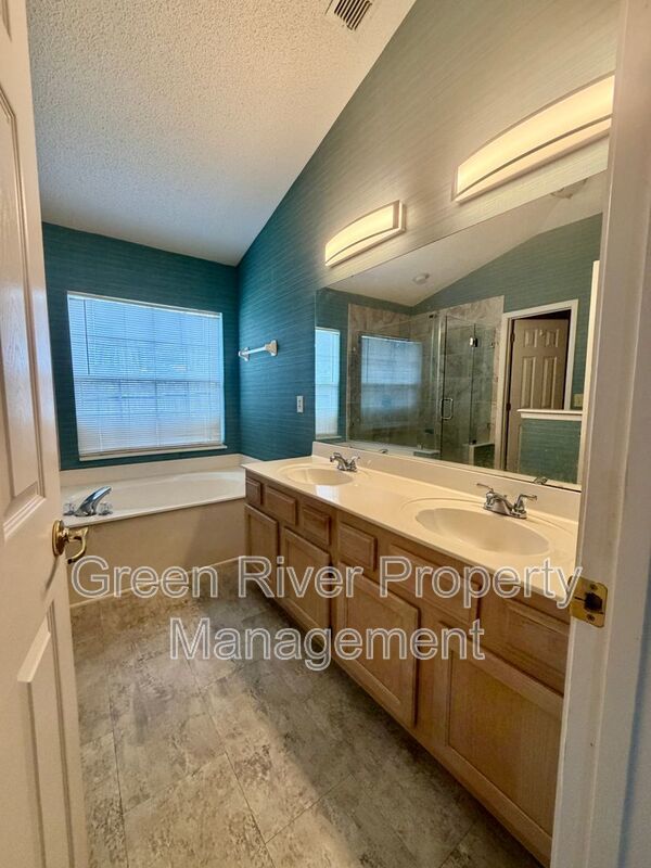 Spacious 4BR Harbor Island Home with Huge Backyard! property image