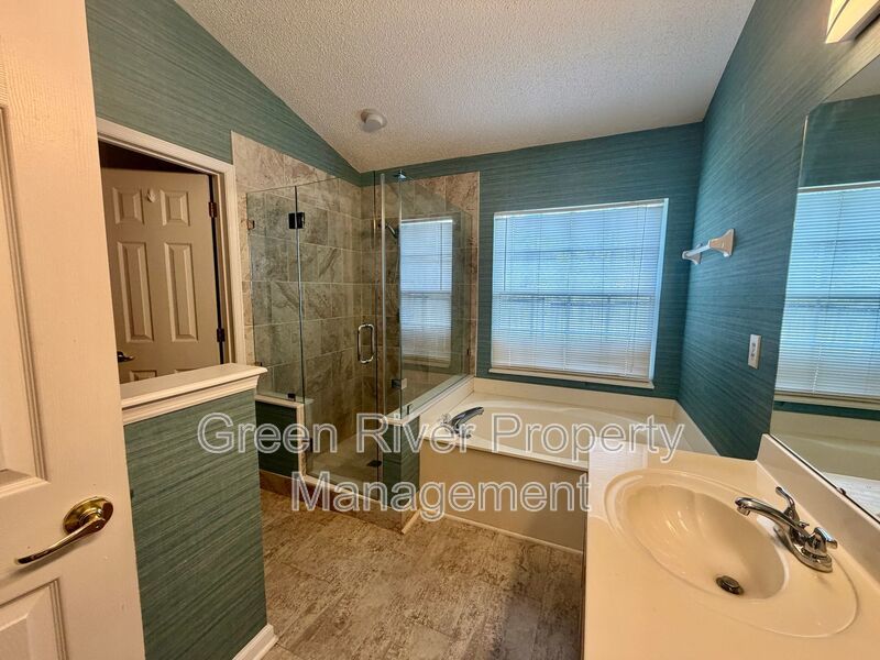 Spacious 4BR Harbor Island Home with Huge Backyard! property image