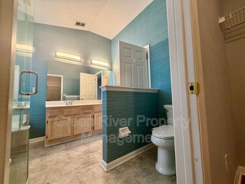 Spacious 4BR Harbor Island Home with Huge Backyard! property image