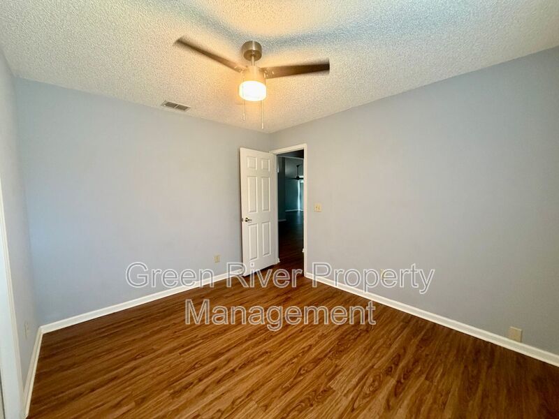 Spacious 4BR Harbor Island Home with Huge Backyard! property image