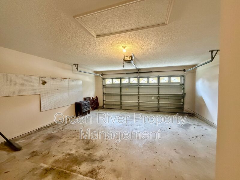 Spacious 4BR Harbor Island Home with Huge Backyard! property image