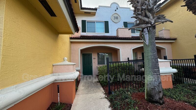 Lakeview Townhome in Il Villagio with Garage, Screened Lanai & Resort-Style Amenities property image