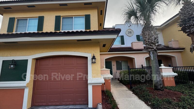 Lakeview Townhome in Il Villagio with Garage, Screened Lanai & Resort-Style Amenities property image