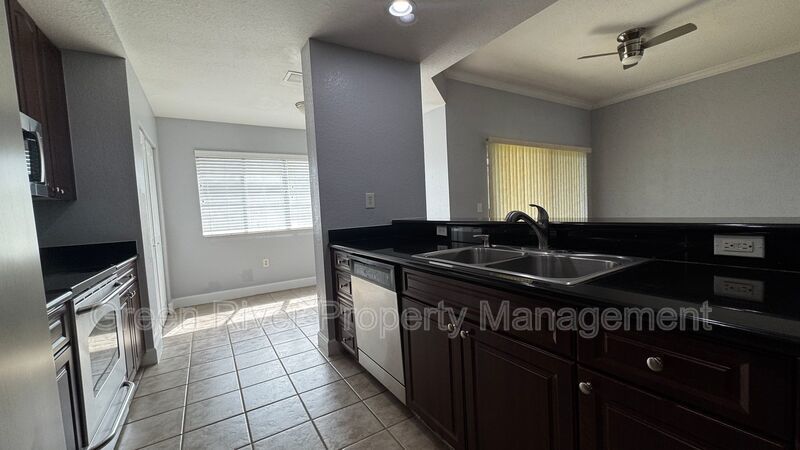 Lakeview Townhome in Il Villagio with Garage, Screened Lanai & Resort-Style Amenities property image