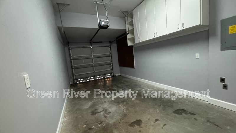 Lakeview Townhome in Il Villagio with Garage, Screened Lanai & Resort-Style Amenities property image