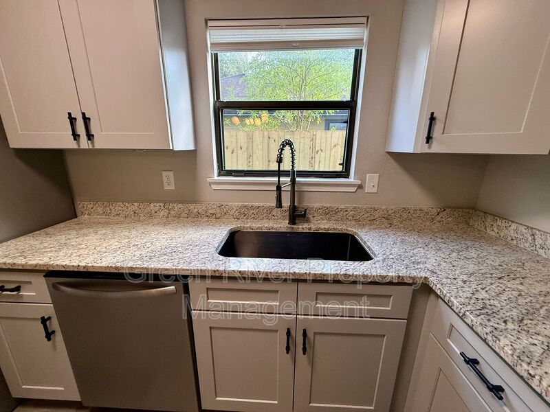 Charming 3-Bedroom Home in Fountain Gate property image
