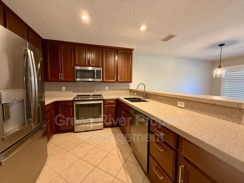 Charming Villa with Community Amenities in Lake Ridge Villas North property image
