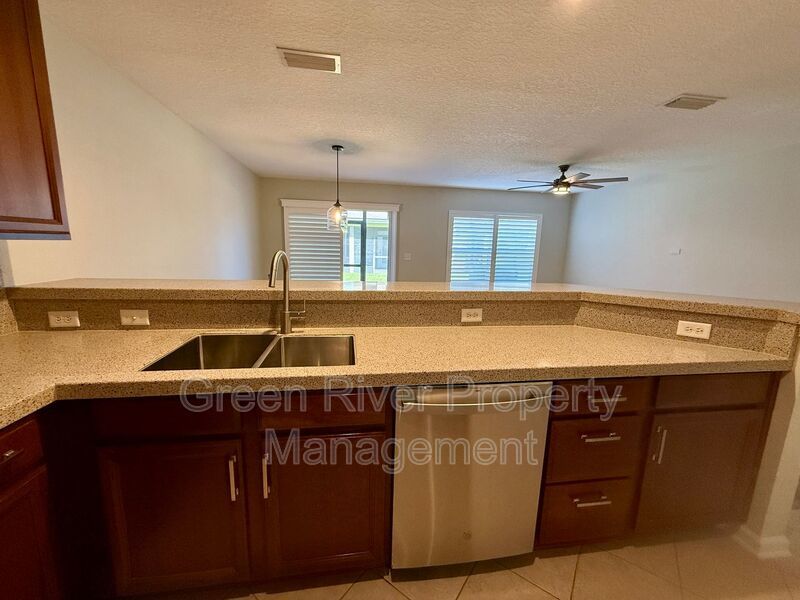 Charming Villa with Community Amenities in Lake Ridge Villas North property image