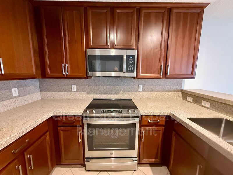 Charming Villa with Community Amenities in Lake Ridge Villas North property image