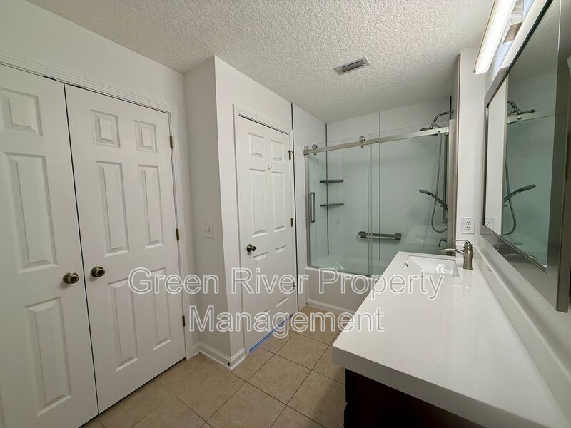Charming Villa with Community Amenities in Lake Ridge Villas North property image