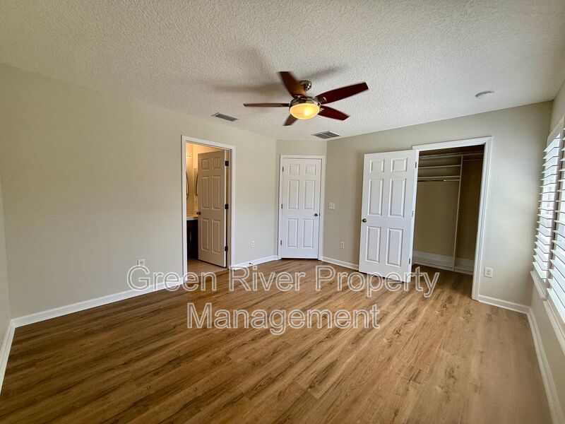 Charming Villa with Community Amenities in Lake Ridge Villas North property image