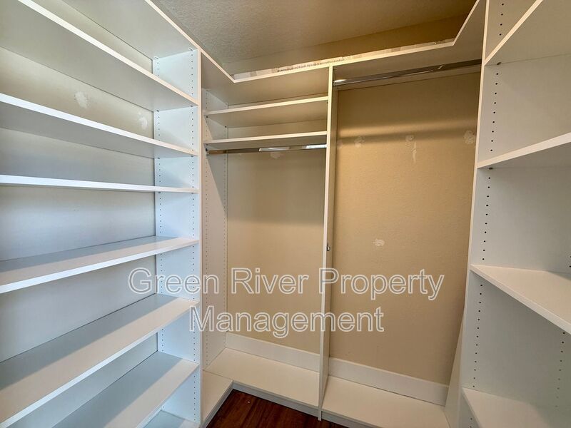 Charming Villa with Community Amenities in Lake Ridge Villas North property image