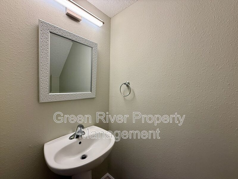 Charming Villa with Community Amenities in Lake Ridge Villas North property image