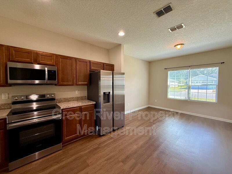 Pet friendly 4-bedroom, 2-bathroom home in the Twin Hills community! property image