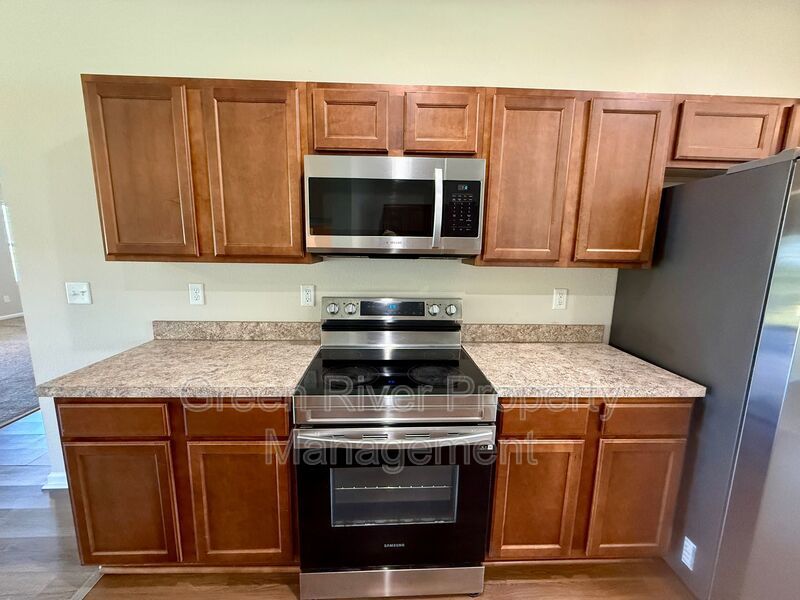 Pet friendly 4-bedroom, 2-bathroom home in the Twin Hills community! property image