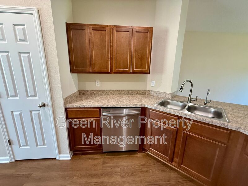Pet friendly 4-bedroom, 2-bathroom home in the Twin Hills community! property image