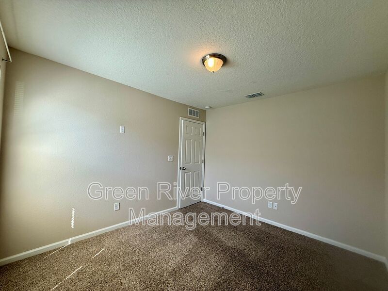 Pet friendly 4-bedroom, 2-bathroom home in the Twin Hills community! property image