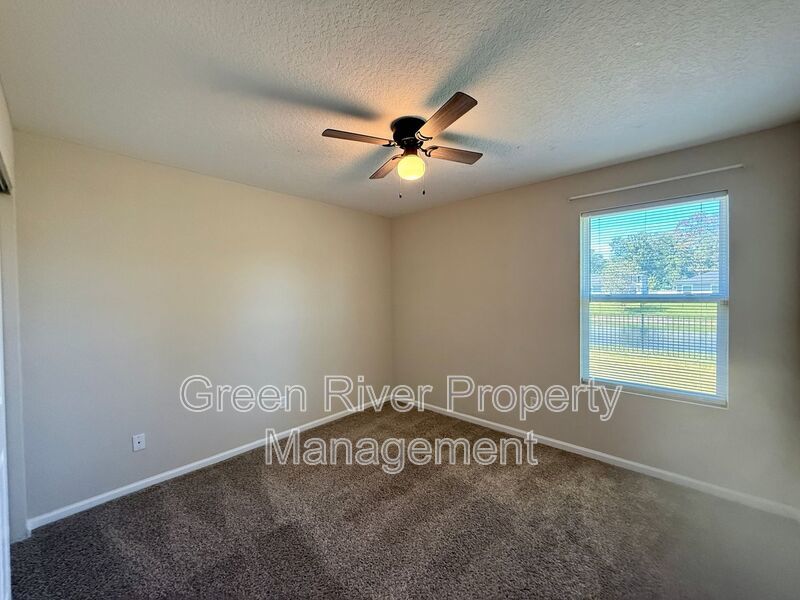 Pet friendly 4-bedroom, 2-bathroom home in the Twin Hills community! property image