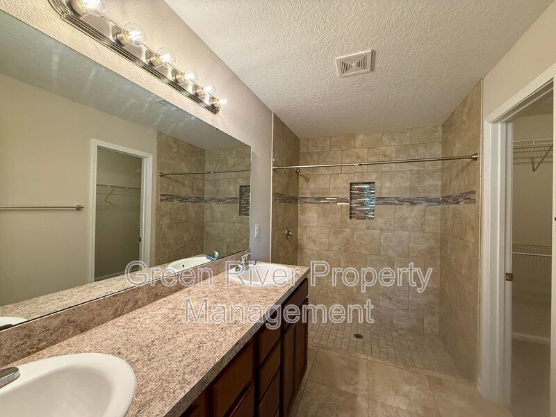 Pet friendly 4-bedroom, 2-bathroom home in the Twin Hills community! property image