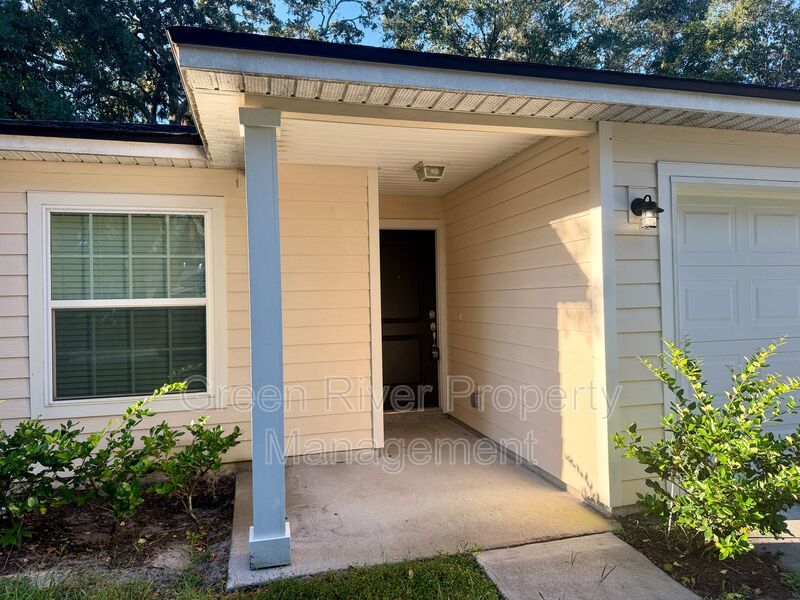 Charming 2-Bedroom Duplex with Garage & Room to Spread Out! property image