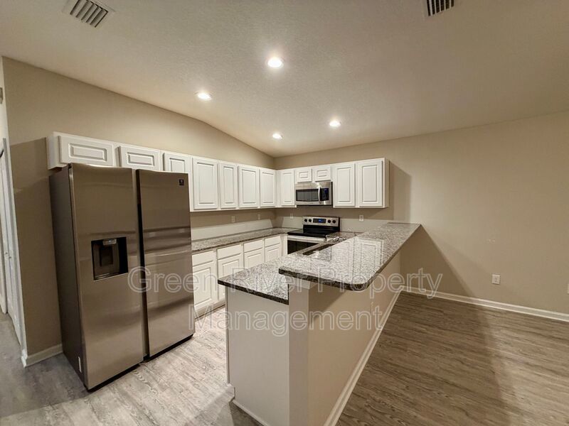 Charming 2-Bedroom Duplex with Garage & Room to Spread Out! property image