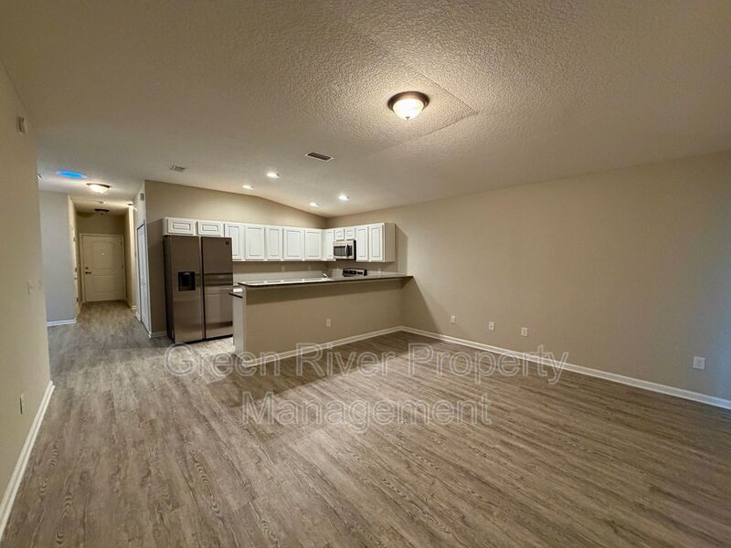 Charming 2-Bedroom Duplex with Garage & Room to Spread Out! property image
