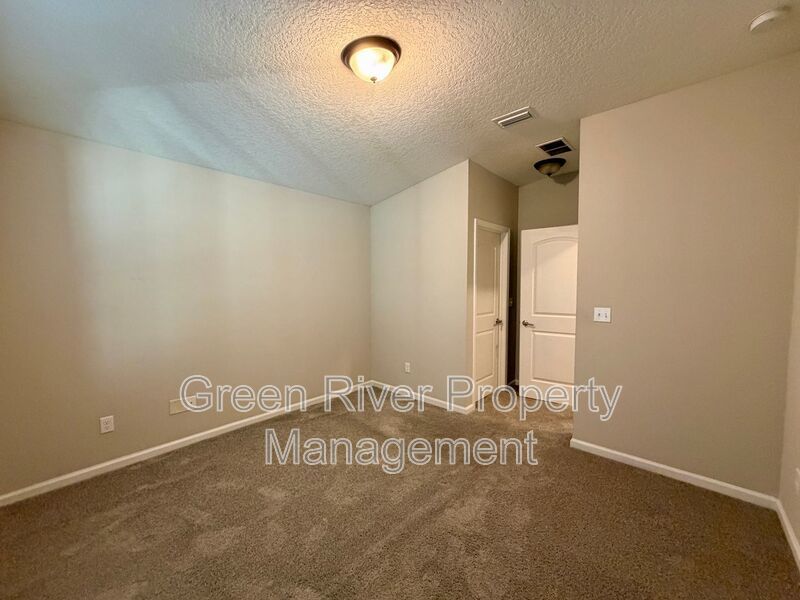 Charming 2-Bedroom Duplex with Garage & Room to Spread Out! property image