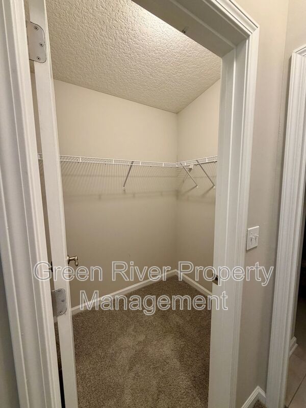 Charming 2-Bedroom Duplex with Garage & Room to Spread Out! property image