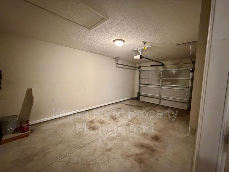 Charming 2-Bedroom Duplex with Garage & Room to Spread Out! property image