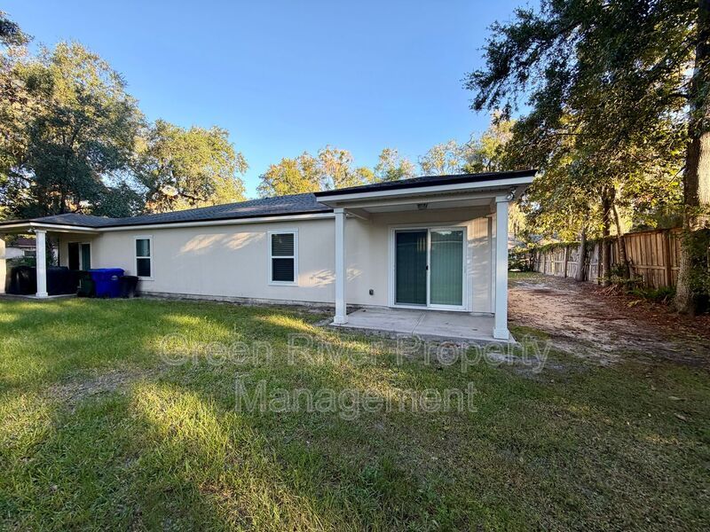 Charming 2-Bedroom Duplex with Garage & Room to Spread Out! property image
