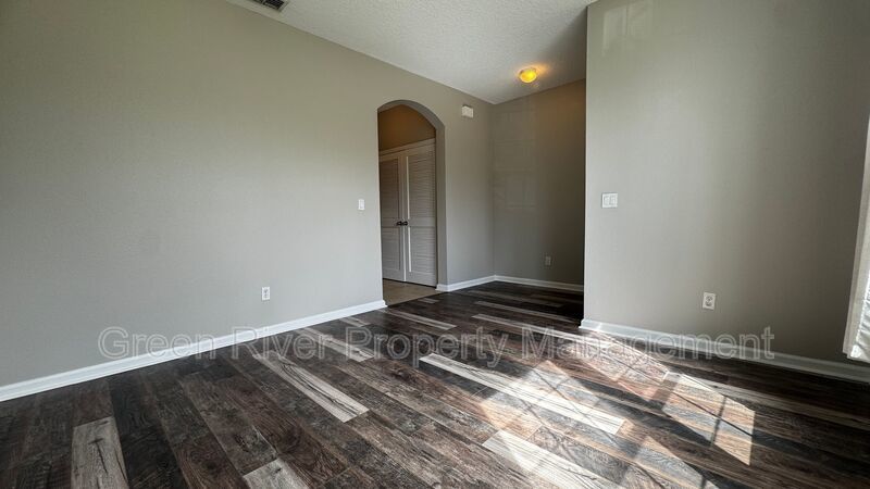 Spacious 3-Bedroom Townhome in Oakleaf Plantation with Screened Porch & Resort-Style Amenities property image