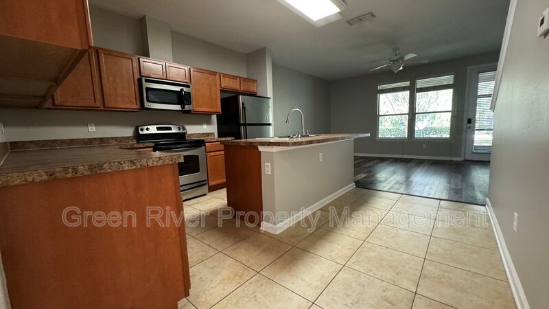 Spacious 3-Bedroom Townhome in Oakleaf Plantation with Screened Porch & Resort-Style Amenities property image