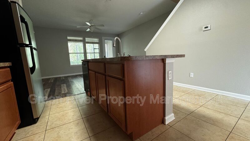 Spacious 3-Bedroom Townhome in Oakleaf Plantation with Screened Porch & Resort-Style Amenities property image