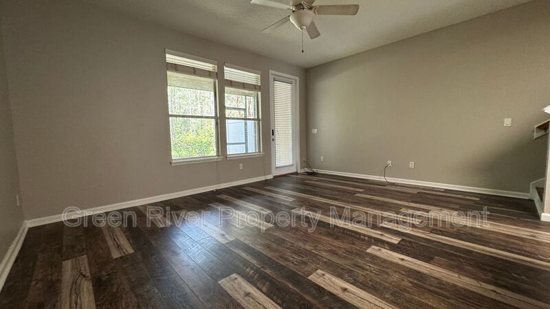 Spacious 3-Bedroom Townhome in Oakleaf Plantation with Screened Porch & Resort-Style Amenities property image