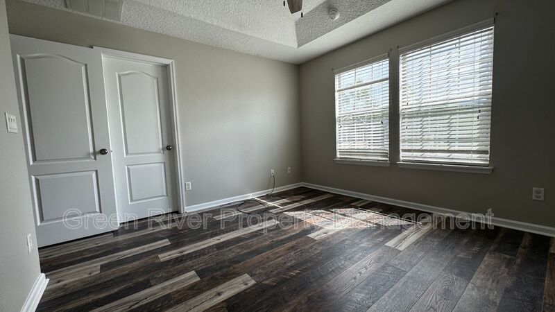 Spacious 3-Bedroom Townhome in Oakleaf Plantation with Screened Porch & Resort-Style Amenities property image