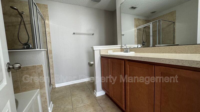 Spacious 3-Bedroom Townhome in Oakleaf Plantation with Screened Porch & Resort-Style Amenities property image