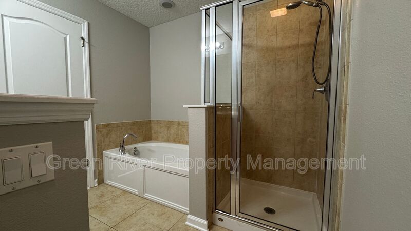 Spacious 3-Bedroom Townhome in Oakleaf Plantation with Screened Porch & Resort-Style Amenities property image
