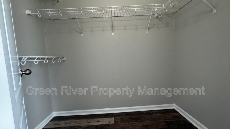 Spacious 3-Bedroom Townhome in Oakleaf Plantation with Screened Porch & Resort-Style Amenities property image