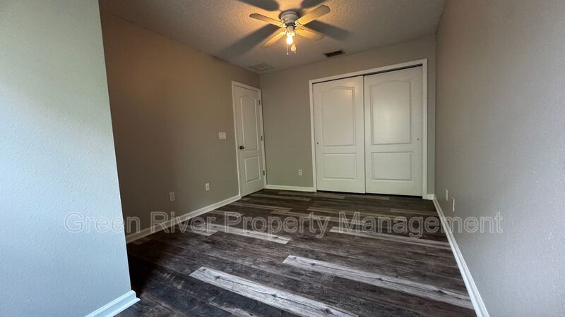 Spacious 3-Bedroom Townhome in Oakleaf Plantation with Screened Porch & Resort-Style Amenities property image