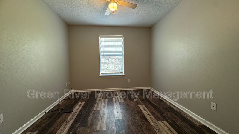 Spacious 3-Bedroom Townhome in Oakleaf Plantation with Screened Porch & Resort-Style Amenities property image