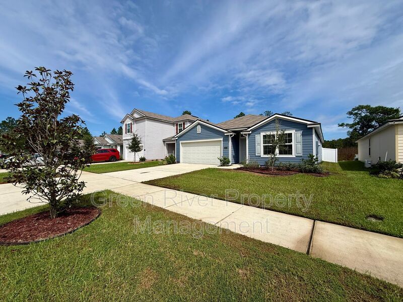 Spacious 4-Bedroom Home in Desirable Cross Creek Community property image
