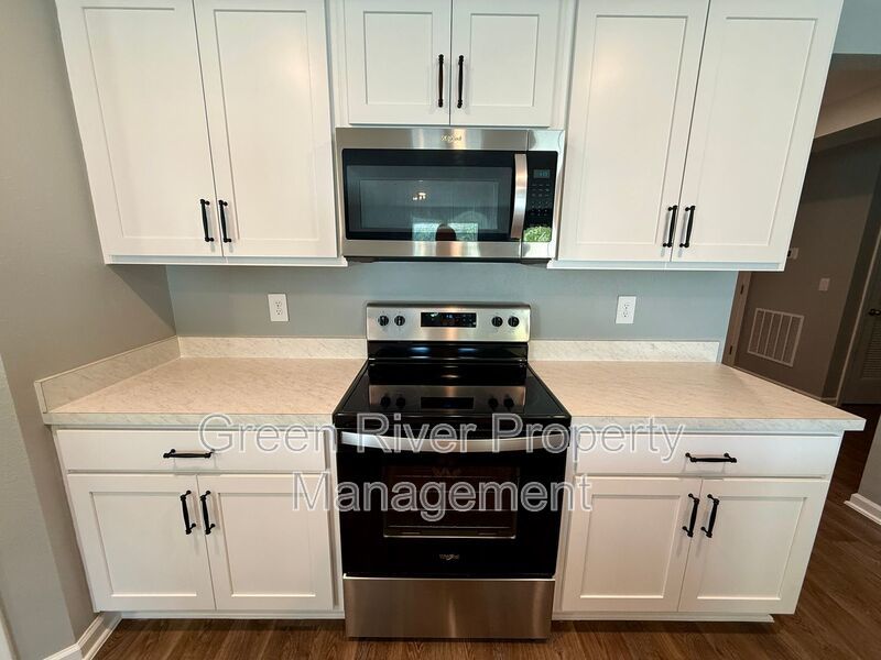 Spacious 4-Bedroom Home in Desirable Cross Creek Community property image