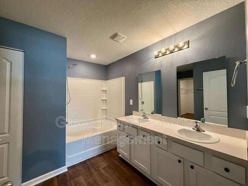 Spacious 4-Bedroom Home in Desirable Cross Creek Community property image