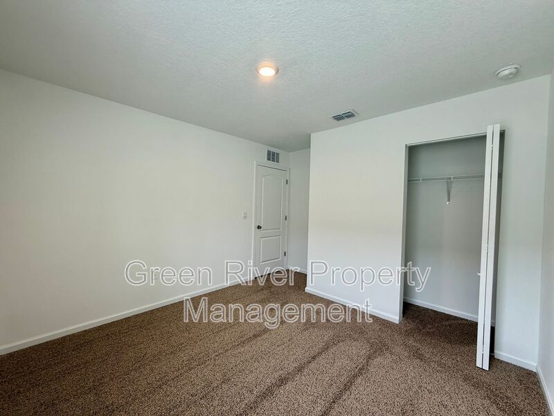 Spacious 4-Bedroom Home in Desirable Cross Creek Community property image